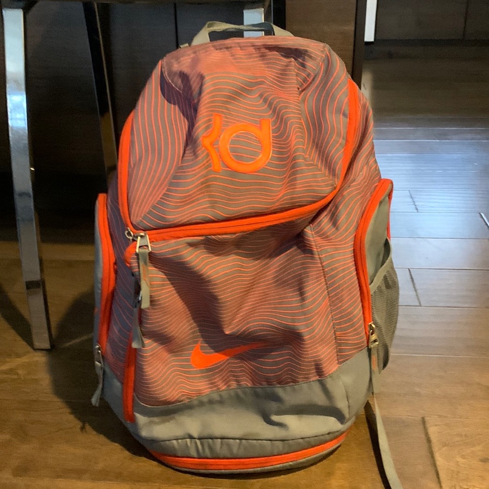Used Nike basketball bag. Seperate zipper pocket for shoes.